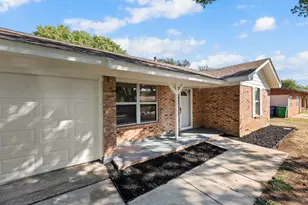 317 E Glendale St, Crowley, TX 76036 - Photo 4