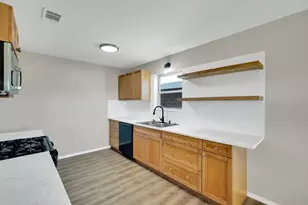 221 N Edgefield Rd, Waxahachie, TX 75165 - Photo 6