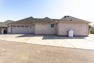 3218 Fountain Way, Granbury, TX 76049 - Photo 32