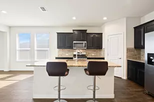 1211 Dublin Dr, Cleburne, TX 76033 - Photo 4