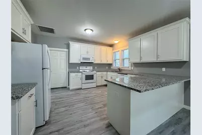 2109 N Elm Street, Denton, TX 76201 - Photo 10