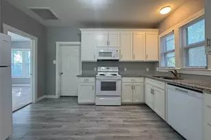 2109 N Elm St, Denton, TX 76201 - Photo 12