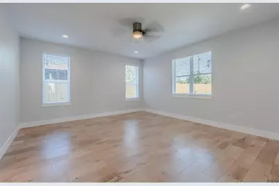 702 Graham Avenue, Dallas, TX 75223 - Photo 14