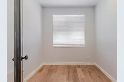 702 Graham Avenue, Dallas, TX 75223 - Photo 6