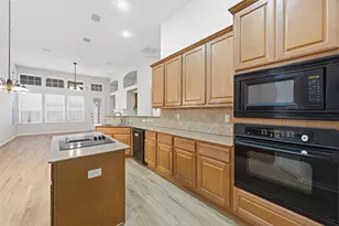 2401 Chesterwood Dr, Little Elm, TX 75068 - Photo 12