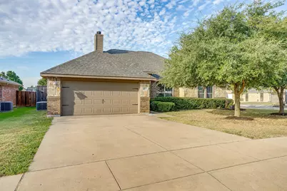621 Daniel Drive, Burleson, TX 76028 - Photo 2
