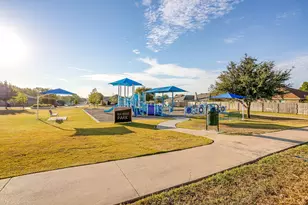 621 Daniel Dr, Burleson, TX 76028 - Photo 38