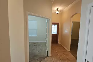 922 Meadow Flower Ln, Garland, TX 75043 - Photo 2