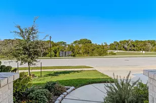 326 W Autumn Hill Bluff, Lavon, TX 75166 - Photo 2