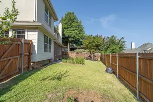 910 Waterside Dr, Euless, TX 76039 - Photo 22