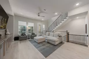 8256 Milroy Ln, Dallas, TX 75231 - Photo 10