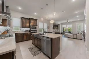 8256 Milroy Ln, Dallas, TX 75231 - Photo 20