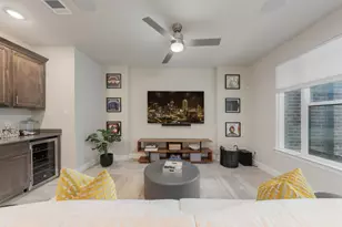 8256 Milroy Ln, Dallas, TX 75231 - Photo 4