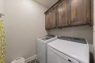 8256 Milroy Ln, Dallas, TX 75231 - Photo 32