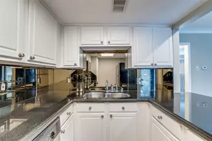 10209 Regal Oaks Dr, Dallas, TX 75230 - Photo 26