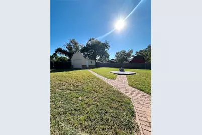 1300 3rd Street, Granbury, TX 76048 - Photo 2