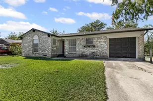 3925 Sapling Dr, Balch Springs, TX 75180 - Photo 2