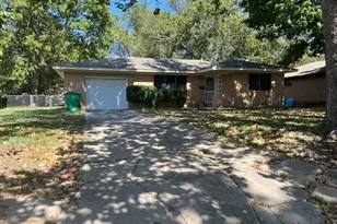 1711 Harris St, Gainesville, TX 76240 - Photo 2