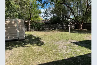 1711 Harris Street, Gainesville, TX 76240 - Photo 4