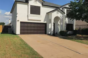 3120 Longbow Dr, Grand Prairie, TX 75052 - Photo 2