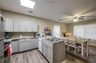 308 Cooke St, Nocona, TX 76255 - Photo 6