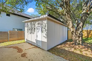 710 S Glasgow Dr, Dallas, TX 75223 - Photo 28