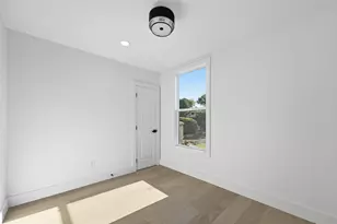 710 S Glasgow Dr, Dallas, TX 75223 - Photo 12