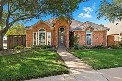 900 McCoy Drive, Irving, TX 75062 - Photo 2