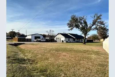 700 Arapaho Drive, Tioga, TX 76271 - Photo 2