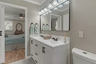 201 S Coulston St, Granbury, TX 76048 - Photo 18