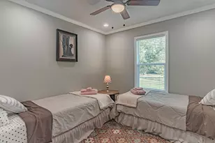 201 S Coulston St, Granbury, TX 76048 - Photo 24