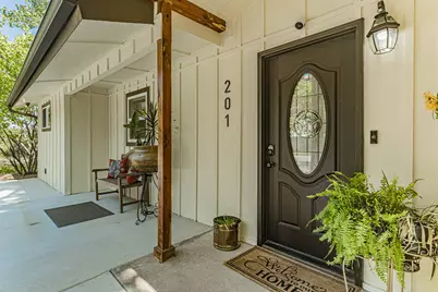 201 S Coulston Street, Granbury, TX 76048 - Photo 2