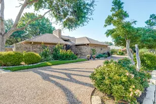 2204 Bridge View Ln, Plano, TX 75093 - Photo 2