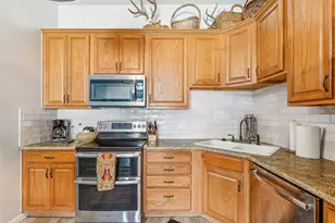 1006 Teresa Ct, Granbury, TX 76048 - Photo 10