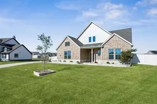 131 Clearwater Ct, Rhome, TX 76078 - Photo 2