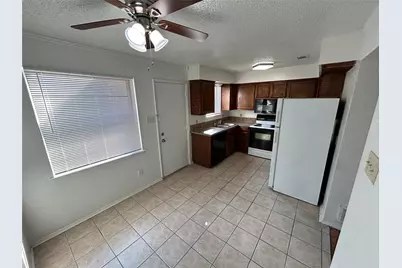 3006 W Sycamore Circle, Euless, TX 76040 - Photo 4