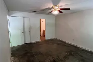 105 E Foggle St, Athens, TX 75751 - Photo 12