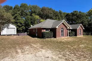 105 E Foggle St, Athens, TX 75751 - Photo 2
