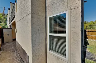 2201 Park Hill Dr, Fort Worth, TX 76110 - Photo 14