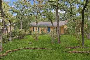 809 Valley Oaks Ln, Arlington, TX 76012 - Photo 2