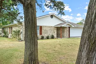 104 Pontiac Dr, Lake Kiowa, TX 76240 - Photo 32