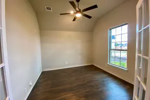 110 Kenilworth Ln, Greenville, TX 75401 - Photo 4