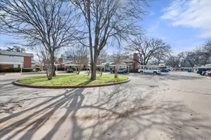 1420 Meadowood Village Dr, Fort Worth, TX 76120 - Photo 4