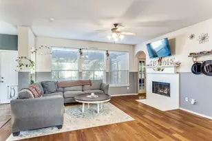 819 Hickory St, Burleson, TX 76028 - Photo 8