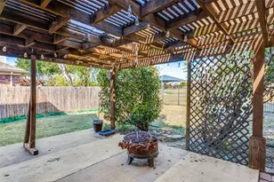 819 Hickory St, Burleson, TX 76028 - Photo 22