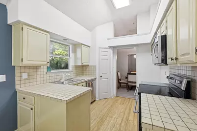 1112 Heather Lane, Carrollton, TX 75010 - Photo 10