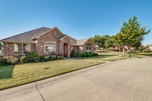 110 Crestway Dr, Cedar Hill, TX 75104 - Photo 1