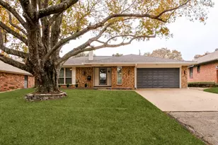 2521 Lone Star Ln, Grapevine, TX 76051 - Photo 1