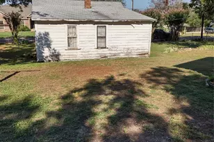 608 N Harrison St, West, TX 76691 - Photo 4