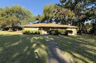 301 Lakewood Dr, DeSoto, TX 75115 - Photo 1